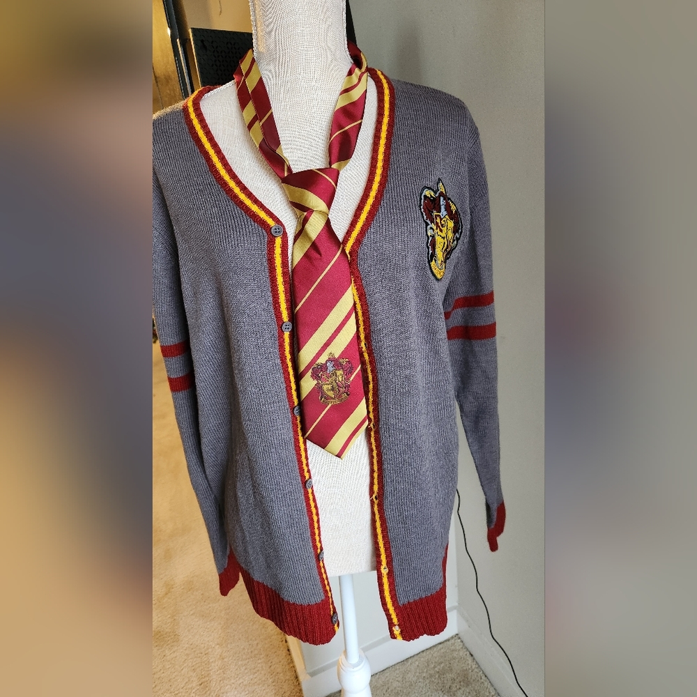 Harry Potter Gryffindor Cardigan, Glasses, and Tie Set